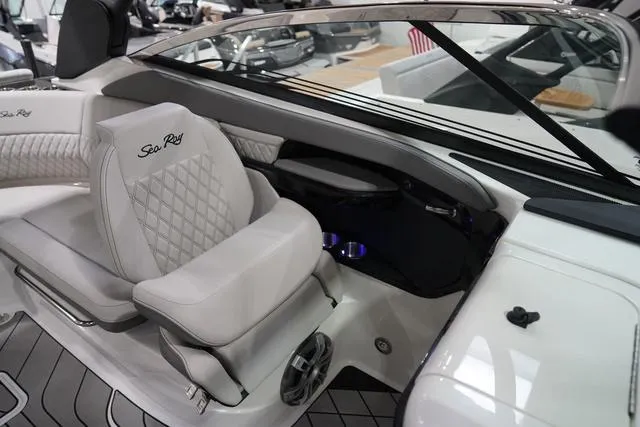 Slide: The Image of Sea Ray SLX 260 Surf 2024 - 21