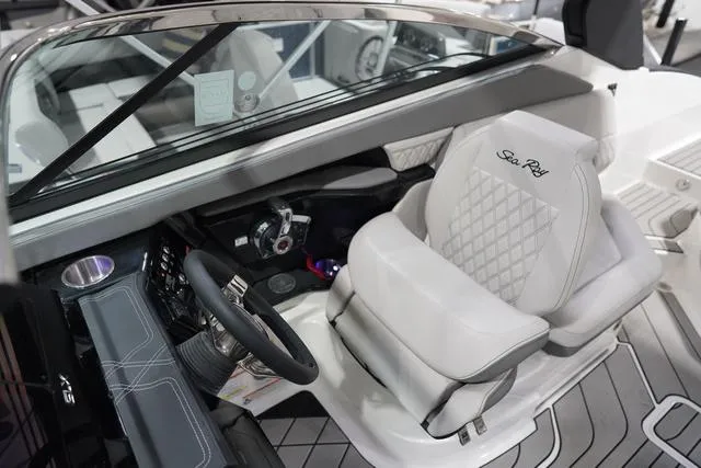 Slide: The Image of Sea Ray SLX 260 Surf 2024 - 22