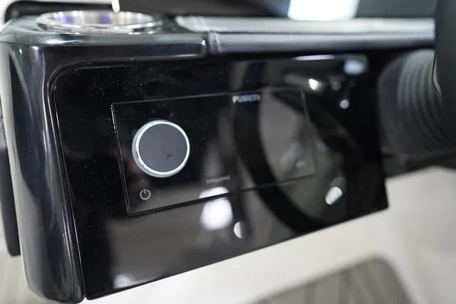 Slide: The Image of Sea Ray SLX 260 Surf 2024 - 27