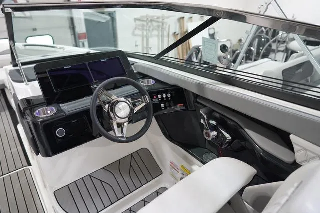 Slide: The Image of Sea Ray SLX 260 Surf 2024 - 29