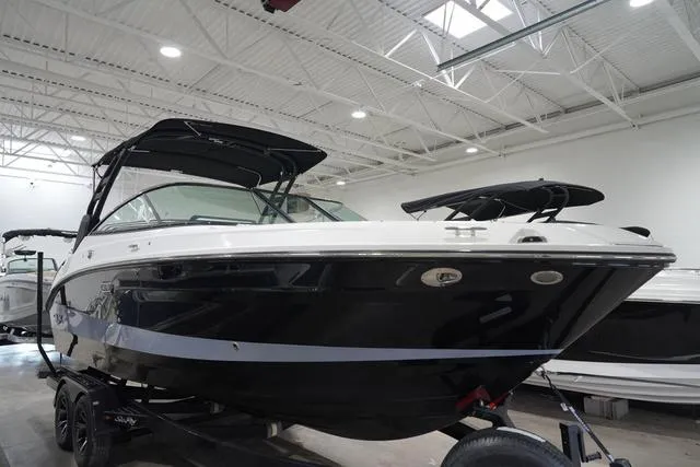 Slide: The Image of Sea Ray SLX 260 Surf 2024 - 3