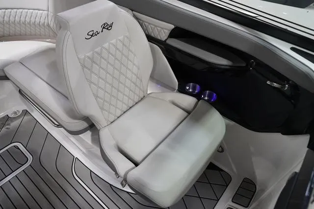 Slide: The Image of Sea Ray SLX 260 Surf 2024 - 33