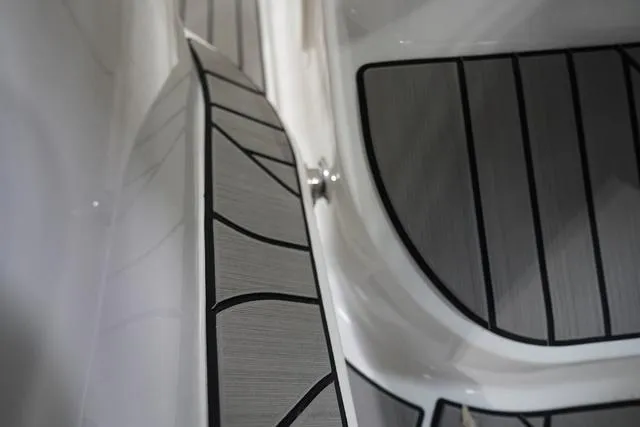 Slide: The Image of Sea Ray SLX 260 Surf 2024 - 35