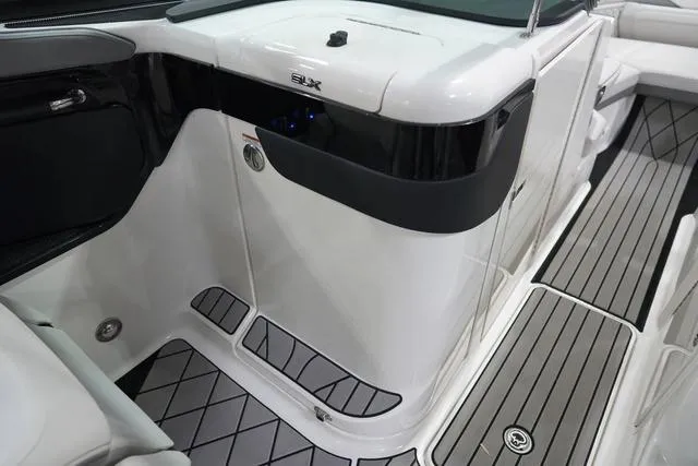 Slide: The Image of Sea Ray SLX 260 Surf 2024 - 37