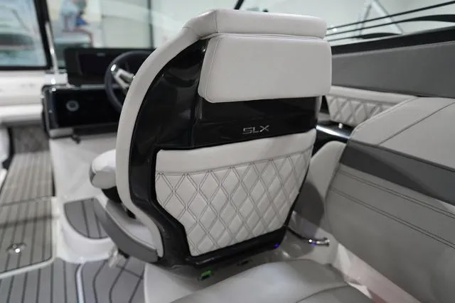 Slide: The Image of Sea Ray SLX 260 Surf 2024 - 39