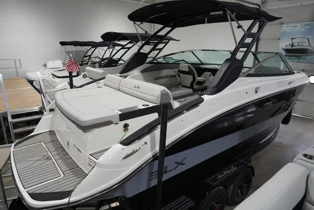 Slide: The Image of Sea Ray SLX 260 Surf 2024 - 4