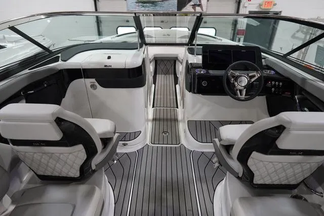 Slide: The Image of Sea Ray SLX 260 Surf 2024 - 41