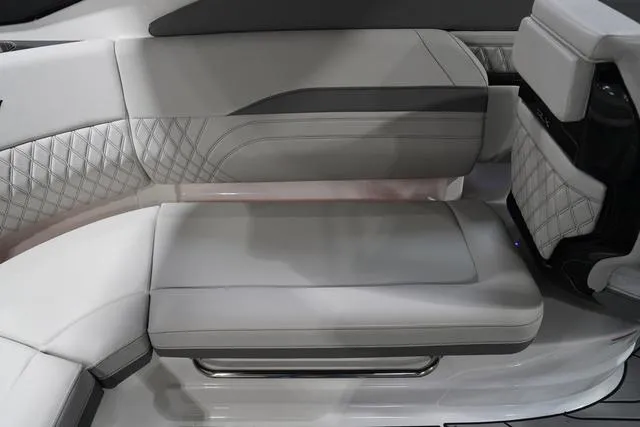 Slide: The Image of Sea Ray SLX 260 Surf 2024 - 43