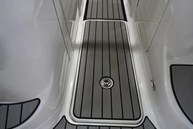 Slide: The Image of Sea Ray SLX 260 Surf 2024 - 46