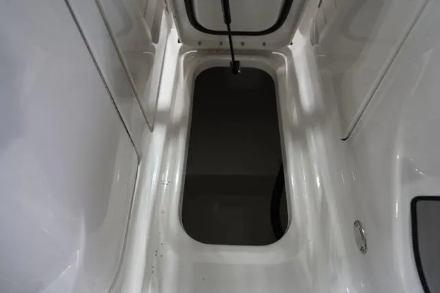 Slide: The Image of Sea Ray SLX 260 Surf 2024 - 47