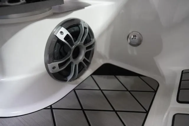 Slide: The Image of Sea Ray SLX 260 Surf 2024 - 48