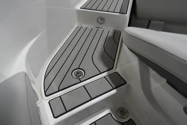 Slide: The Image of Sea Ray SLX 260 Surf 2024 - 50