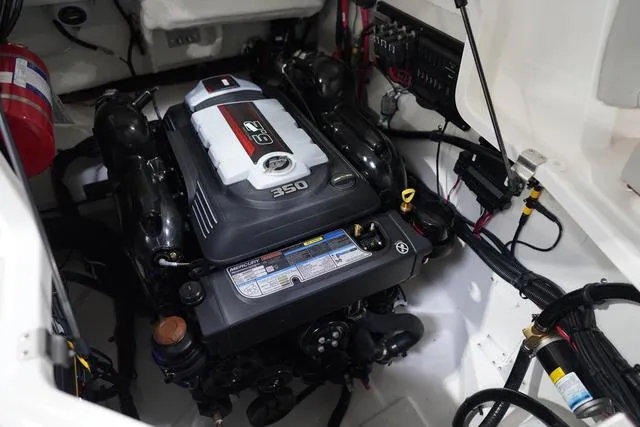 Slide: The Image of Sea Ray SLX 260 Surf 2024 - 51