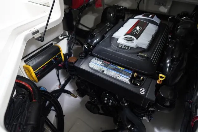 Slide: The Image of Sea Ray SLX 260 Surf 2024 - 53