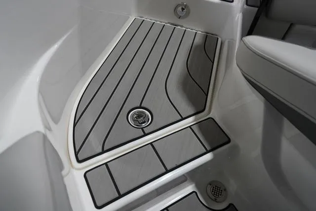 Slide: The Image of Sea Ray SLX 260 Surf 2024 - 55