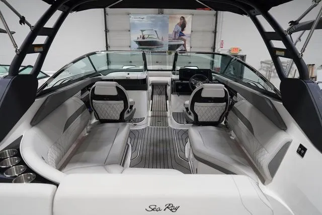 Slide: The Image of Sea Ray SLX 260 Surf 2024 - 60