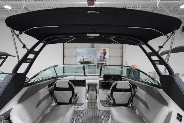 Slide: The Image of Sea Ray SLX 260 Surf 2024 - 61