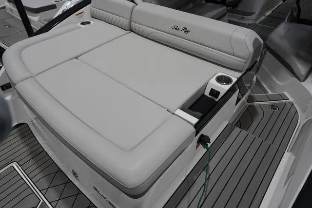 Slide: The Image of Sea Ray SLX 260 Surf 2024 - 62