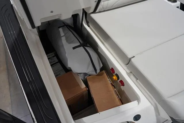 Slide: The Image of Sea Ray SLX 260 Surf 2024 - 63