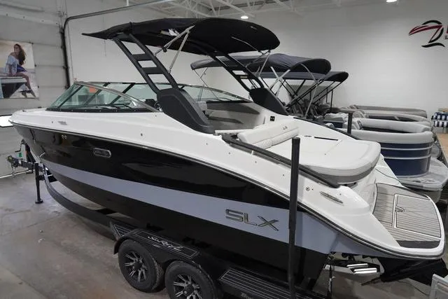 Slide: The Image of Sea Ray SLX 260 Surf 2024 - 7