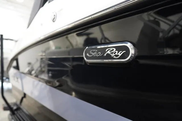 Slide: The Image of Sea Ray SLX 260 Surf 2024 - 9