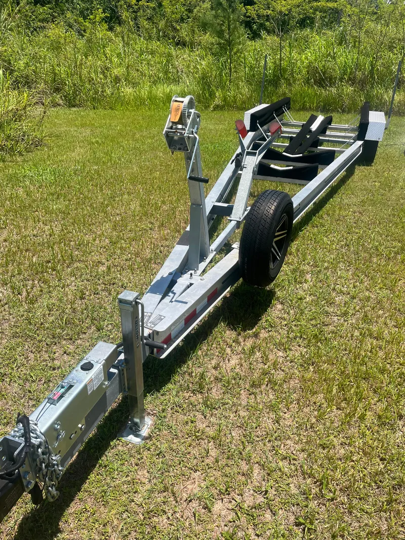 Slide: The Image of Boat trailer for 2006 Southport 28 Center Console on grass. - 39