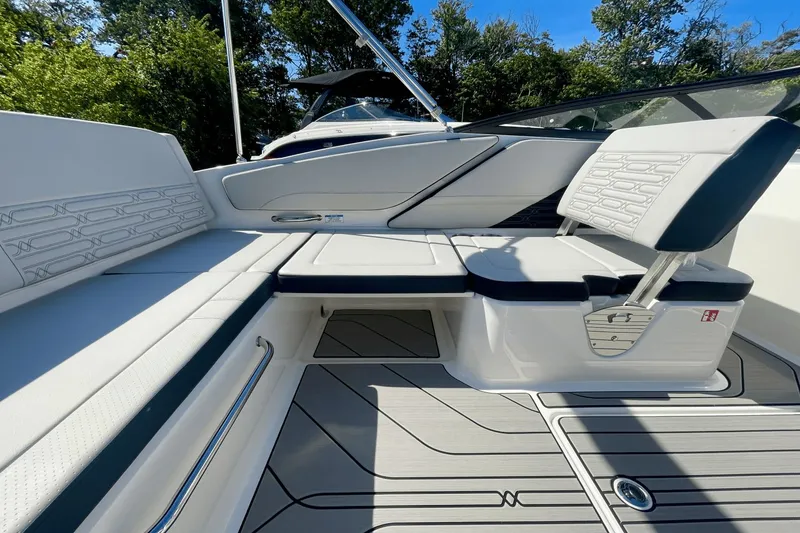 Slide: The Image of Sea Ray SPX 210 Outboard 2026 - 13