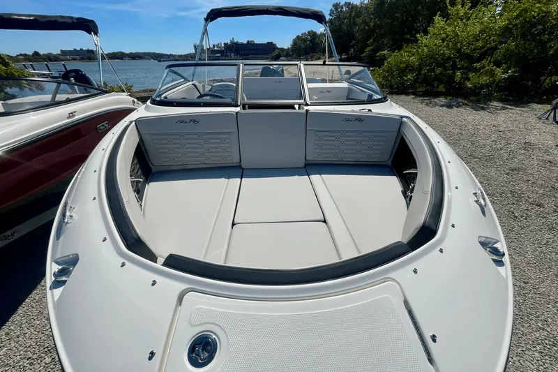 Slide: The Image of Sea Ray SPX 210 Outboard 2026 - 20