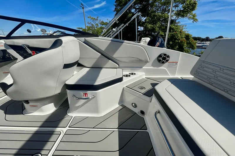 Slide: The Image of Sea Ray SPX 210 Outboard 2026 - 6