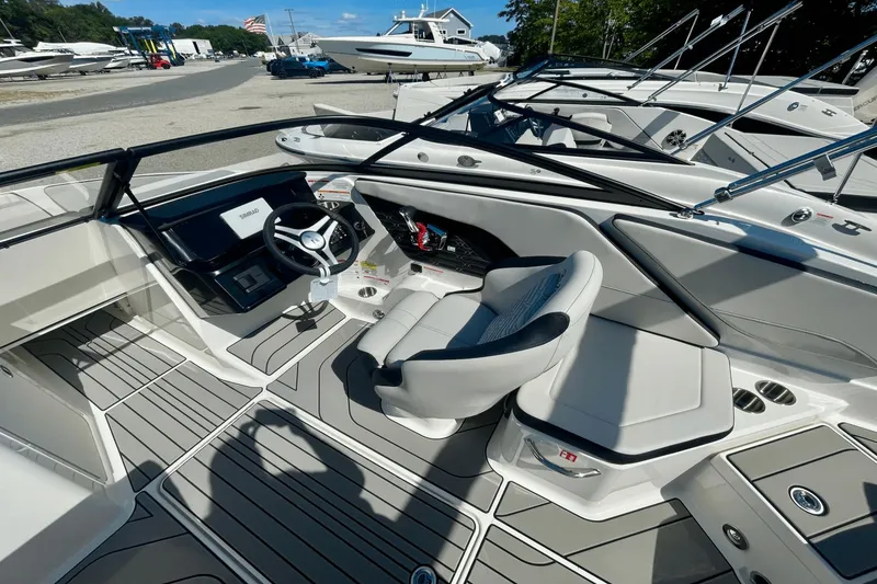 Slide: The Image of Sea Ray SPX 210 Outboard 2026 - 7