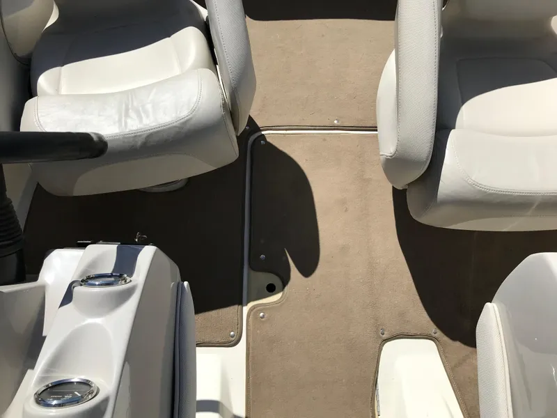 Slide: The Image of Interior of 2005 Larson Senza 186 I/O boat with beige carpet and white seats. - 18