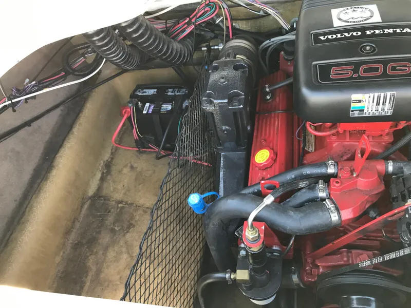 Slide: The Image of 2005 Larson Senza 186 I/O boat engine compartment with Volvo Penta 5.0GXi engine. - 29
