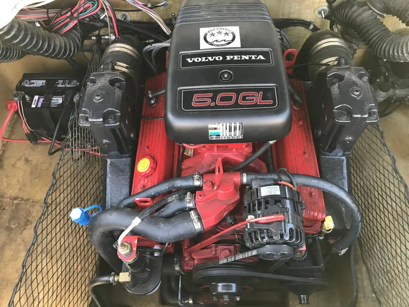 Slide: The Image of Volvo Penta 5.0GL engine in 2005 Larson Senza 186 I/O boat. - 30