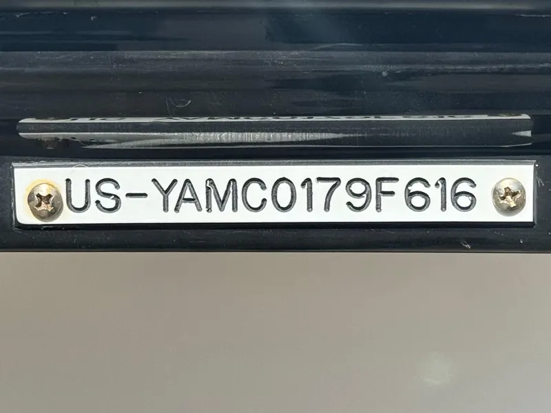 Slide: The Image of Hull identification number on 2016 Yamaha Boats 242 Limited E-Series. - 37