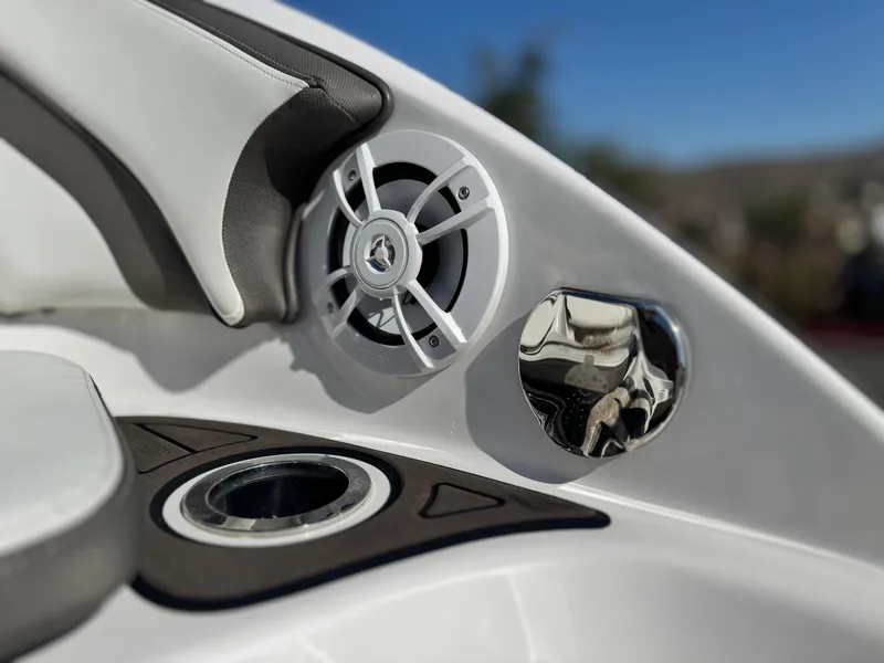 Slide: The Image of Speaker and cup holder on 2016 Yamaha Boats 242 Limited E-Series. - 9