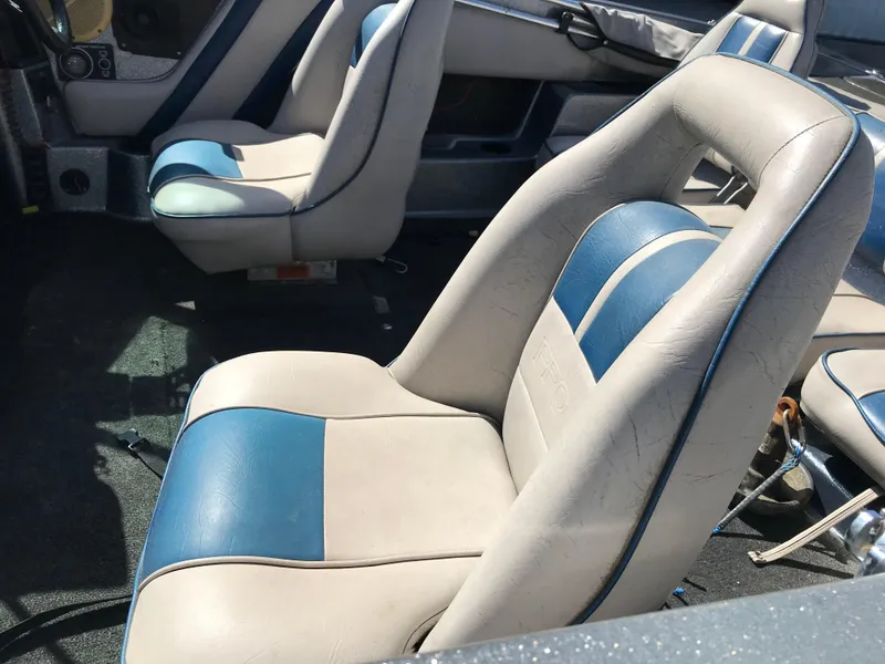 Slide: The Image of 1994 ProCraft COMBO 200 boat interior with blue and white seats. - 19
