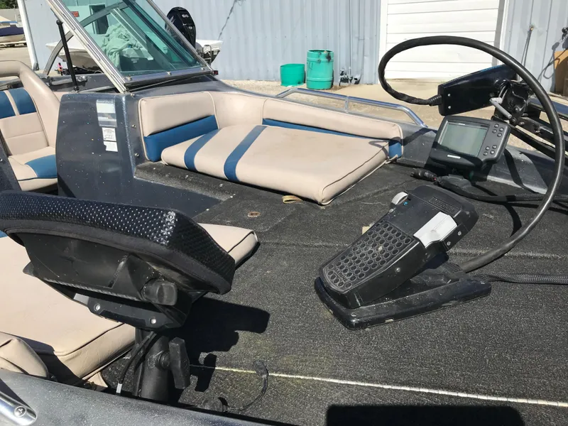 Slide: The Image of 1994 ProCraft COMBO 200 boat interior with seating and steering wheel. - 24