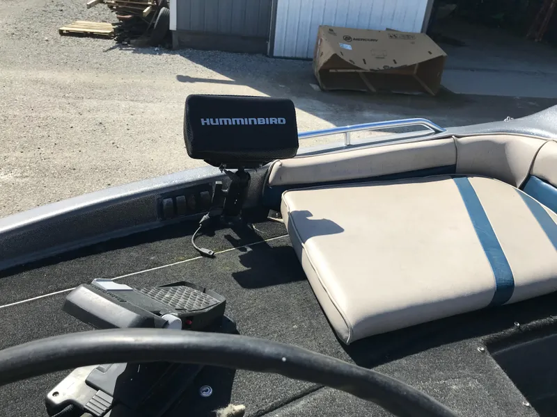 Slide: The Image of 1994 ProCraft COMBO 200 boat interior with Humminbird fish finder. - 25