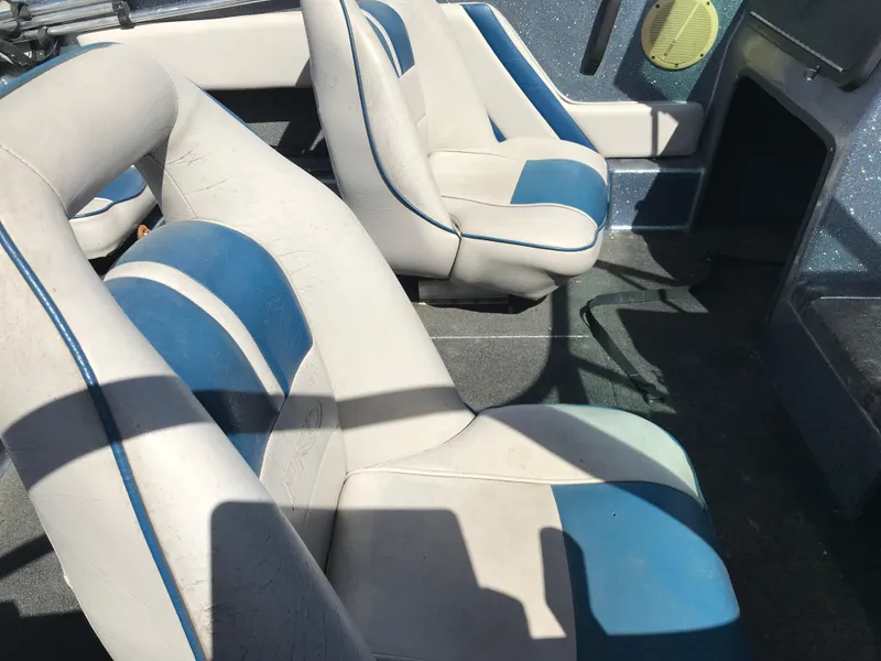 Slide: The Image of Interior of a 1994 ProCraft COMBO 200 boat with blue and white seating. - 30