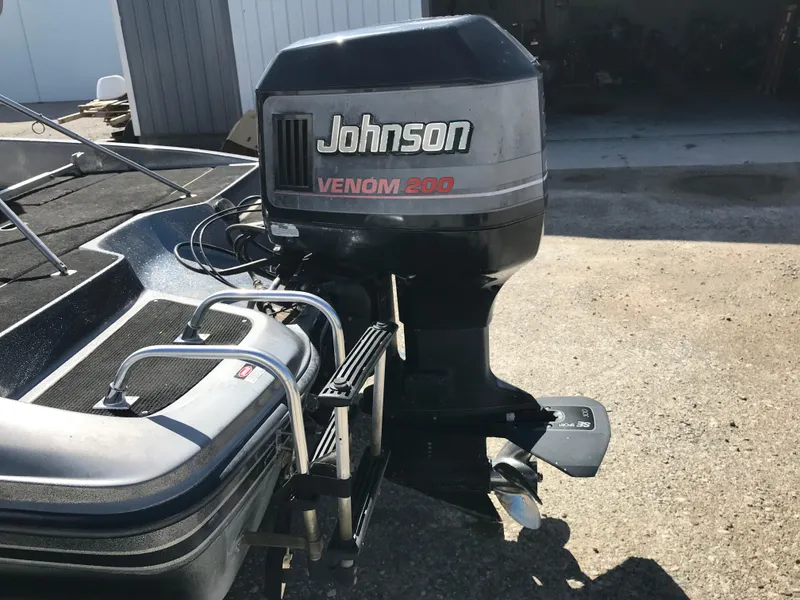 Slide: The Image of 1994 ProCraft COMBO 200 boat with Johnson Venom 200 outboard motor. - 36