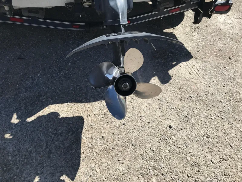 Slide: The Image of Propeller of a 1994 ProCraft COMBO 200 boat on a sunny day. - 38