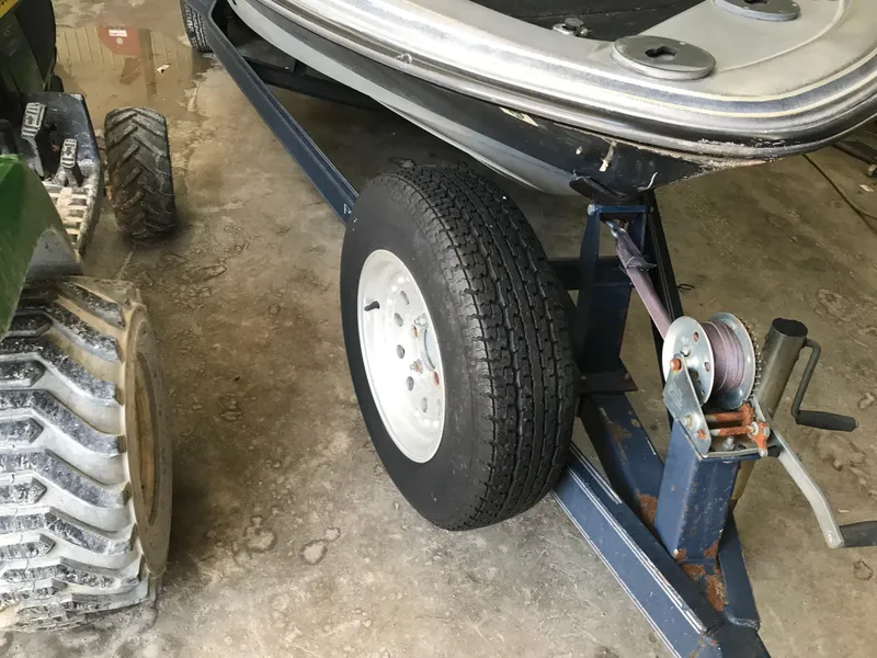 Slide: The Image of Trailer with winch and tire for 1994 ProCraft COMBO 200 boat. - 7