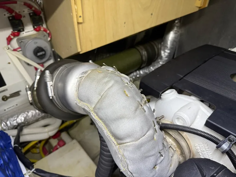 Slide: The Image of Carver 43 Motor Yacht 2006 - 54