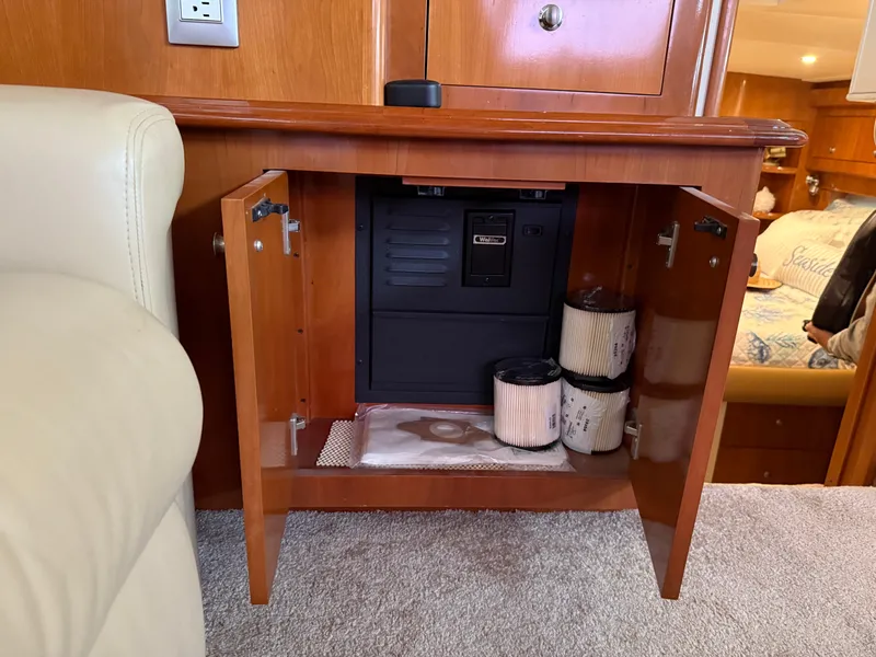 Slide: The Image of Carver 43 Motor Yacht 2006 - 76