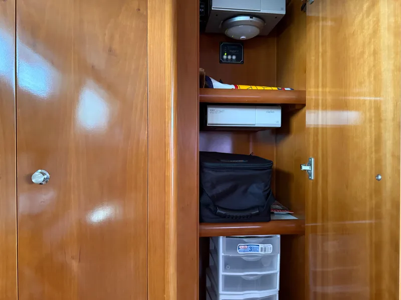 Slide: The Image of Carver 43 Motor Yacht 2006 - 77