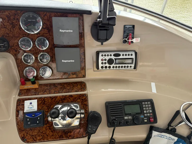 Slide: The Image of Carver Yachts 43 Motor Yacht 2006 - 104