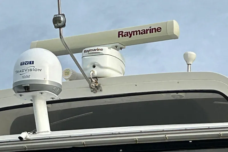 Slide: The Image of Radar and satellite equipment on 2006 Carver 43 Motor Yacht. - 6