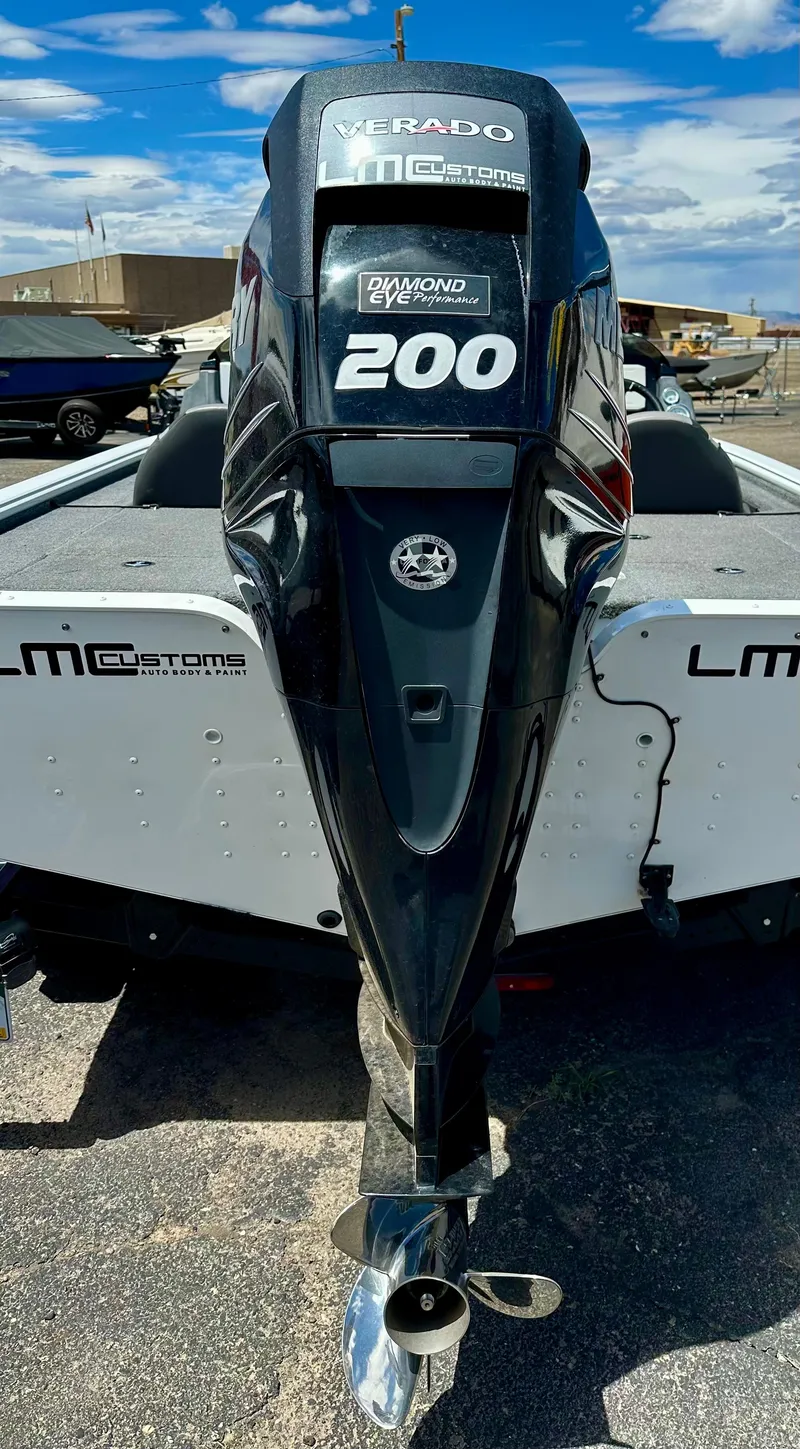Slide: The Image of 2018 Lund 1875 Pro-V Bass boat with a 200 HP Verado engine. - 4