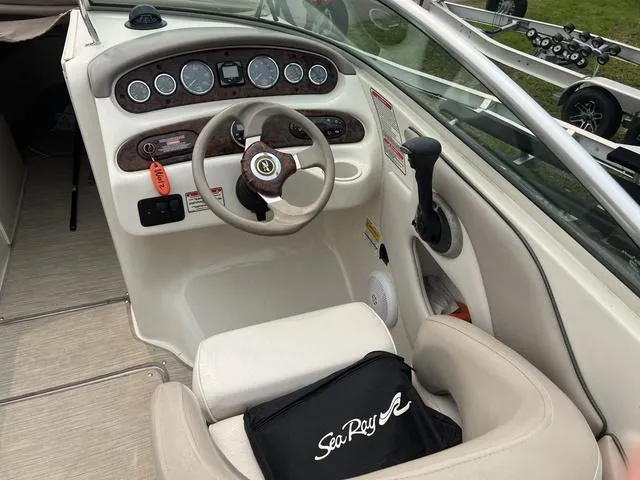 Slide: The Image of Sea Ray 240 Sundeck 2003 - 6