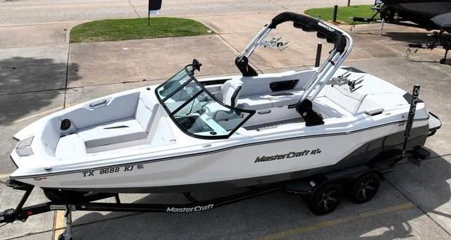 Slide: The Image of MasterCraft NXT24 2021 - 10